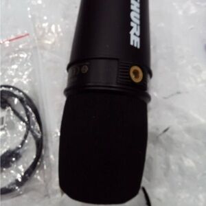 Shure MV7 mic